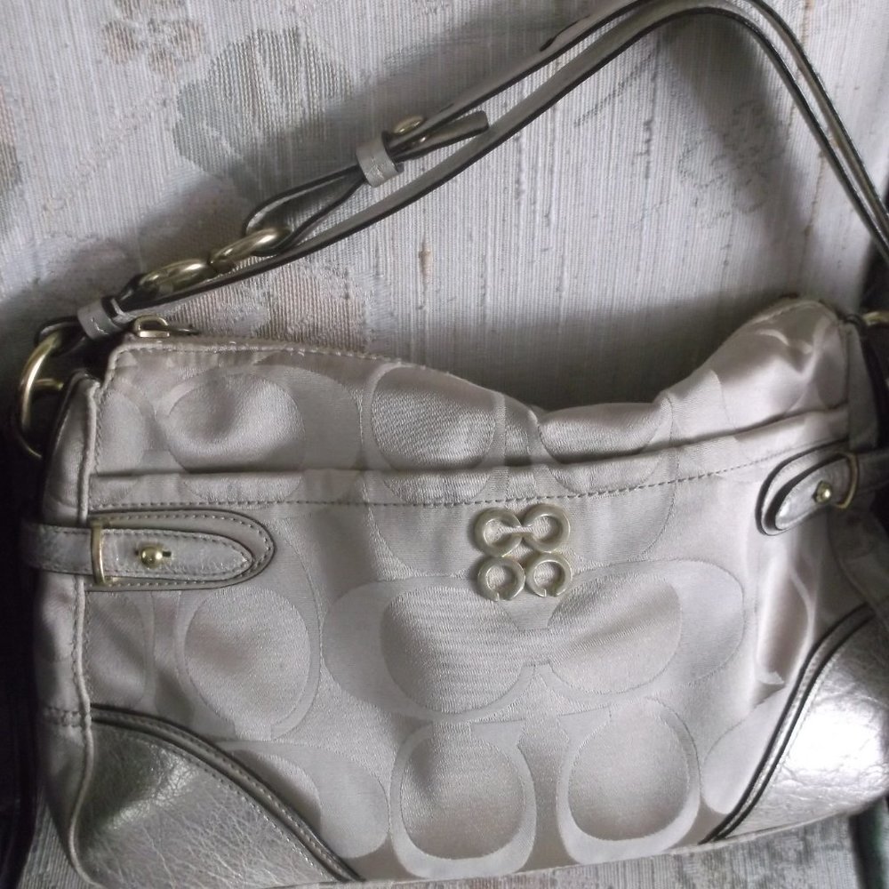 Purses - Picture 2 of 5